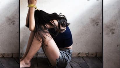 एक ने किया रेप तो दूसरे ने बनाया वीडियो, इसके बाद हैवानों ने जो किया वो बेहद ही शर्मनाक था...