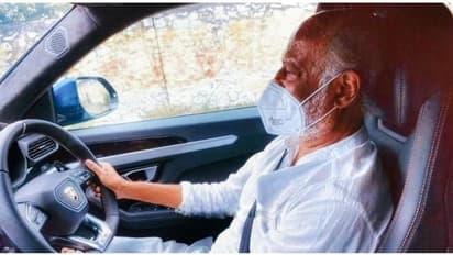 சூப்பர் ஸ்டார் ரஜினிகாந்த் லம்போஹினி காரில்... மாஸ்க் போட்டுகொண்டு அவசர அவசரமாக சென்றது எங்கு தெரியுமா?