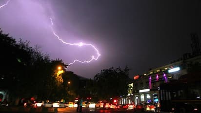 দক্ষিণবঙ্গে তুমুল বৃষ্টি, ফের ব্রজাঘাতে প্রাণ গেল যুবকের