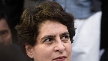 মৃত কৃষকের পরিবারের সঙ্গে দেখা করতে যাওয়ার পথে দুর্ঘটনায় প্রিয়ঙ্কা-র গাড়ি, একের পর এক গাড়ির ধাক্কা