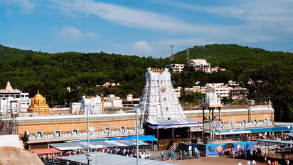 তিরুপতিতে করোনা আক্রান্ত ৭৪৩ জন, মৃত্যু হয়েছে ৩ জনের, মন্দির খোলা রাখা নিয়ে ক্রমেই বাড়ছে বিতর্ক