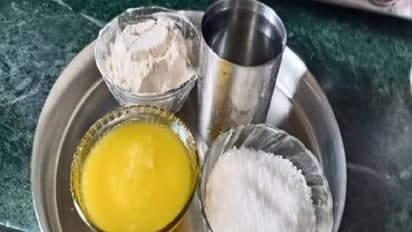 भंडारे में इस सीक्रेट तरीके से बनाया जाता है कड़ा प्रसाद, पानी मिलाते हुए भूल से भी ना करें ये गलती