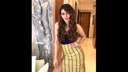 அநியாயத்திற்கு உடல் இளைத்தாலும்... உடையால் கவர் செய்யும் ஹன்சிகா..! ஆரஞ்சு நிற உடையில் அள்ளுது அழகு!