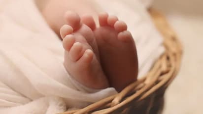 പിഞ്ചുകുഞ്ഞിന് വേണ്ടി ആയിരം കിലോമീറ്റര് സഞ്ചരിച്ചെത്തുന്ന മുലപ്പാല്...