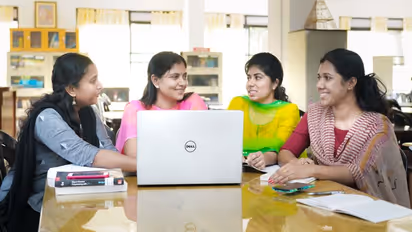 അമൃത ആര്ട്സ് ആന്റ് സയന്സസ് കൊച്ചി ക്യാമ്പസ്സില് വൈവിധ്യമാര്ന്ന കോഴ്സുകള്