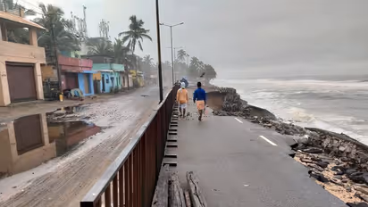 കൊവിഡിന് പിന്നാലെ തിരുവനന്തപുരം ജില്ലയുടെ തീരം തകര്‍ത്ത് രൂക്ഷമായ കടലേറ്റവും