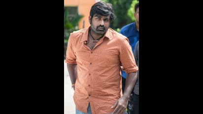 விஜய் சேதுபதியின் பள்ளி படிக்கும் மகளுக்கு பாலியல் மிரட்டல்! கொடூர மனநிலை கொண்ட ஆசாமியால் எகிறும் கண்டனங்கள்!