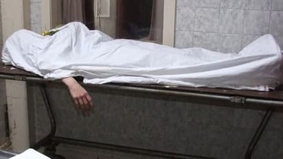 ಕೊರೋನಾಗೆ ಬಲಿ: ಮಗನಂತಿದ್ದವನ ಅಂತಿಮ ದರ್ಶನ ಪಡೆಯಲಾಗದೇ ಮಹಿಳೆ ಕಣ್ಣೀರು..!