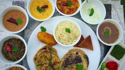 খাবার পাতে চুল পড়লে তা এই অশুভ লক্ষণের ইঙ্গিত দেয়, জেনে নিন এই বিষয়ে