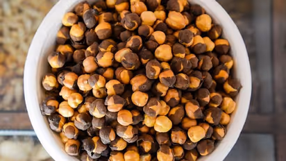 ঘুম থেকে উঠে এক মুঠো ছোলা, জানেন শরীরের ঠিক কতটা উপকারে লাগে