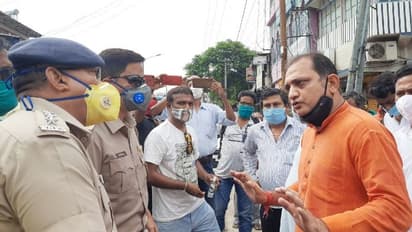 চোপড়াকাণ্ডের প্রতিবাদে বাধা, বিজেপির ধর্না মঞ্চ খুলে দিল পুলিশ