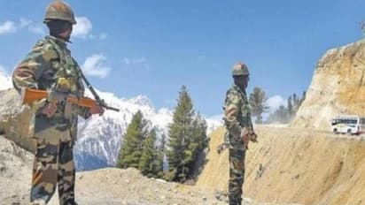 সংঘর্ষ এড়াতে পূর্ব লাদাখে পেট্রোলিং প্রোটোকল নিয়ে কথা, প্যাংগং-এর নীল জলে হারিয়ে যাচ্ছে সমাধান সূত্র