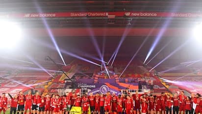 শেষ ম্যাচে চেলসিকে হারিয়ে ট্রফি পেল লিভারপুল, দেখুন ইপিএল চ্যাম্পিয়নদে সেলিব্রেশনের সব মুহূর্ত