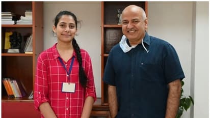 'സ്വയം പഠിച്ചു, ട്യൂഷന് പോയിട്ടേയില്ല'; മനീഷ് സിസോദിയ ട്വീറ്റ് ചെയ്ത മിടുക്കി പെൺകുട്ടി ആരാണെന്നറിയാമോ?