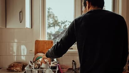 ಜಗಳವಾಡಲ್ಲ, ಬೈಯಲ್ಲ.. ಪಾತ್ರೆ ತೊಳಿತಾನೆ.. ದಯವಿಟ್ಟು ವಿಚ್ಛೇದನ ಕೊಡಿಸಿ!