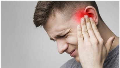 ಮನೆಯಲ್ಲೇ ಸುಲಭವಾಗಿ ಕಿವಿಯ ಕೊಳೆ ತೆಗೆಯಿರಿ.! ಈ ಟಿಪ್ಸ್ ಟ್ರೈ ಮಾಡಿ