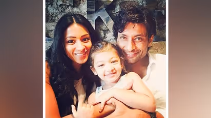 'বেশি ভালবাসলে বেশি কষ্ট পেতে হয়', পোস্টে আবারও প্রশ্নের মুখে ইন্দ্রনীল এবং বরখার সম্পর্ক