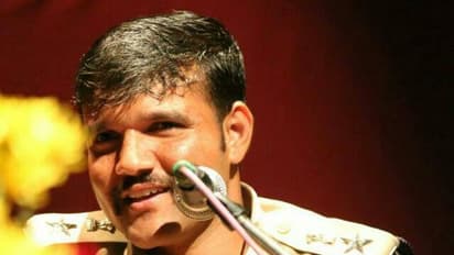 30 ವರ್ಷ ಹಿಂದೆ ತಾವು ಕೂಲಿ ಕೆಲಸ ಮಾಡಿದ್ದ ಊರಿಗೆ ರವಿ ಚನ್ನಣ್ಣನವರ್ ಭೇಟಿ