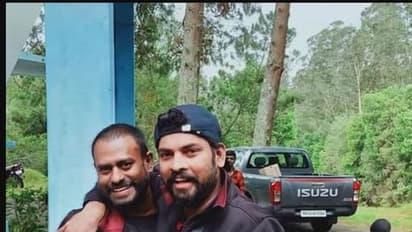 நடிகர்கள் விமல், சூரி தடையை மீறி ஜாலி ட்ரிப் அடிக்க உதவியதாக 3 வனத்துறை ஊழியர்கள் சஸ்பெண்ட்...!!