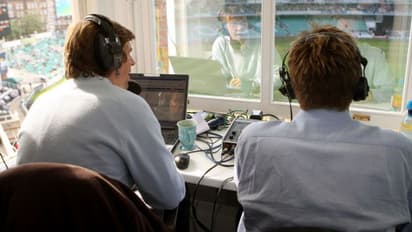 ঘরে বসে কমেন্ট্রি, করোনা আবহে হতে পারে আইপিএলের বড়সড় চমক