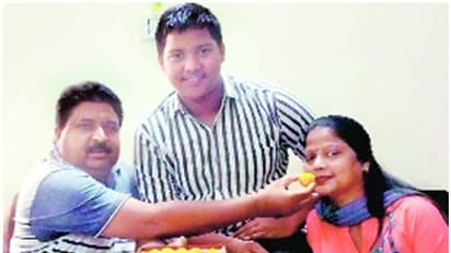 മുപ്പത് വർഷത്തിന് ശേഷം വീണ്ടും പഠിക്കാൻ തീരുമാനിച്ചു; മകനൊപ്പം പ്ലസ് ടൂ പരീക്ഷയെഴുതി അമ്മ