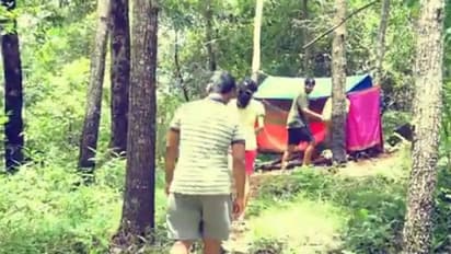 ಪಾಠಕ್ಕೆ ನೆಟ್‌ವರ್ಕ್ ಸಮಸ್ಯೆ: ಗುಡ್ಡದ ಮೇಲೆ ಟೆಂಟ್‌ ಕಟ್ಟಿದ ಮಕ್ಕಳು