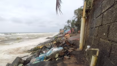 കടലെടുത്ത് ഇല്ലാതാകുന്ന കൊച്ച്തോപ്പ് ഗ്രാമം