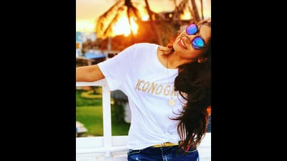 சினிமாவில் அடுத்த ரவுண்டுக்கு அடி போடுகிறாரா விஜி...?  குட்டை உடையில் குதூகலம்!