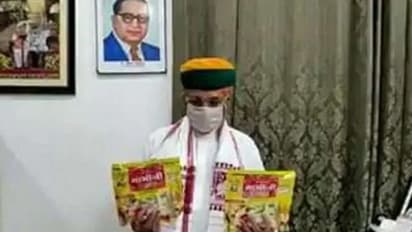 అప్పడాలతో కరోనా కట్టడంటూ కేంద్రమంత్రి వ్యాఖ్యలు: కేసు పెట్టాలంటూ కాంగ్రెస్ డిమాండ్