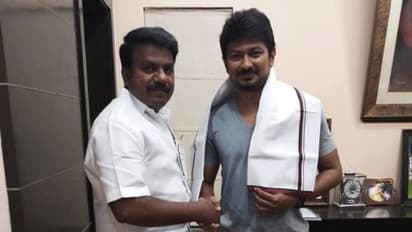 சீனியர்களுக்கு அல்வா.. செயல் வீரர்களுக்கு கல்தா.. சீனுக்கு வந்த உதயநிதி.. சிற்றரசு மா.செ ஆனது எப்படி?