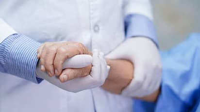 ലക്ഷണങ്ങളില്ലാത്ത കൊവിഡ് രോഗികൾക്ക് വീട്ടിൽ ചികിത്സ; മാര്ഗ്ഗ നിര്ദ്ദേശങ്ങൾ ഇങ്ങനെ