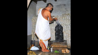 ಭಕ್ತರು ಕಡಿಮೆ: ಕುಕ್ಕೆ ದೇವಾಲಯದೊಳಗೆ ಸರ್ಪಗಳ ಸ್ವಚ್ಛಂದ ಓಡಾಟ, ನಾಗರಪಂಚಮಿ ಫೋಟೋಸ್ ಇಲ್ನೋಡಿ