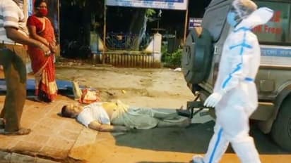 করোনার ভয়ে ধরতে এলো না কেউ, অ্যাম্বুল্য়ান্সে তুলতে গিয়ে পড়ে মৃত্যু রোগীর