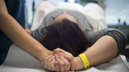 যোনিপথ থেকে সোয়াব নিয়ে করোনাভাইরাস পরীক্ষা, ল্যাব টেকনিশিয়ানের আজবকাণ্ড মহারাষ্ট্রে