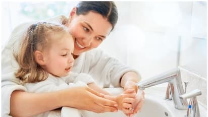 അഞ്ചുവയസ്സിനുള്ളിൽ കുട്ടികളെ പഠിപ്പിച്ചെടുക്കാം ഈ നാല് വ്യക്തിശുചിത്വശീലങ്ങൾ