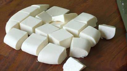 घर पर पनीर से ही बना डालें जुगाड़ वाली चीज स्लाइस, 1 सीक्रेट से बच जाएंगे पैसे