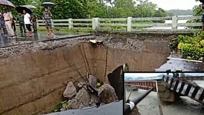 সেতু ধসে পড়ে মর্মান্তিক মৃত্যু, ঝুলছে রেললাইন, রাতভর বৃষ্টির  তাণ্ডবে বিচ্ছিন্ন উত্তরবঙ্গ