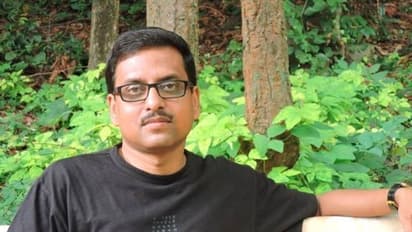 প্রেমের ফাঁদে ফেলে ছাত্রীদের 'যৌন হেনস্থা', অধ্যাপকের কীর্তিতে শোরগোল বর্ধমানে