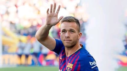 বার্সা শিবির ছেড়ে ব্রাজিলে পাড়ি আর্থারের, ট্রেনিংয়ে যোগ দিতে অস্বীকার করলেন তিনি