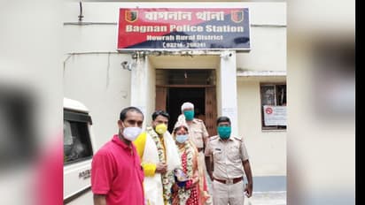 করোনা যোদ্ধাদের কুর্নিশ, বিয়ের পর থানায় গিয়ে পুলিশকর্মীদের মিষ্টিমুখ নবদম্পতির