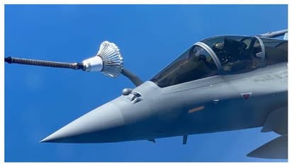 দীর্ঘ সফরে মাঝ আকাশে ফুয়েল ভরল রাফাল, কাউন্টডাউন শুরু আম্বালার বায়ুসেনা ঘাঁটিতে