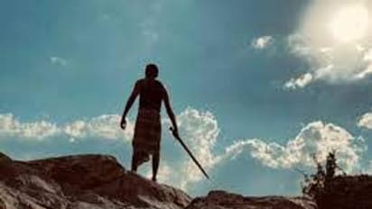 கர்ணனின் வாளை தாங்கி பிடித்திருக்கும் கைகள்...! வெளியானது 'தனுஷ்' பட ஃபர்ஸ்ட் லுக்!