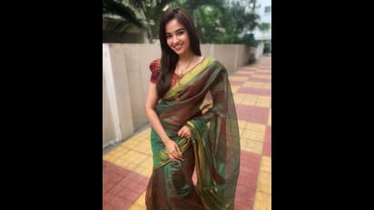 சேலை... மாடர்ன் உடை என எது போட்டாலும் எடுப்பாக இருக்கும் இந்த நடிகை யார் தெரியுமா?