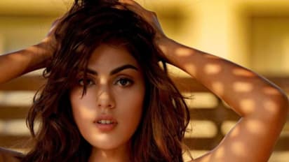 রিয়ার হদিশ পাচ্ছে না বিহার পুলিশ, মাঠ সাজিয়ে কি তবে গা ঢাকা দিলেন সুশান্ত প্রেমিকা