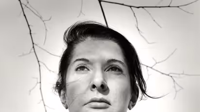 'എന്റെ ശരീരത്തില് നിങ്ങള്ക്കെന്തും ചെയ്യാം' ; വ്യത്യസ്തമായ പരീക്ഷണം നടത്തിയ കലാകാരി