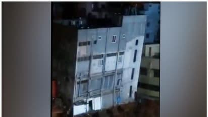 ബെംഗളുരുവില് നിര്മ്മാണത്തിലിരുന്ന മൂന്ന് നില കെട്ടിടം നിലംപൊത്തി; വീഡിയോ