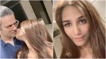 காதலருக்கு லிப்லாக்... முன்னாள் ஆபாச நடிகை பூனம் பாண்டேவின் அட்ராசிட்டி வீடியோ...!