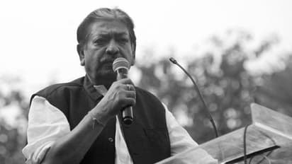 সুদীর্ঘ রাজনৈতিক জীবনে এসেছিল অনেক উত্থান-পতন, কীভাবে সকলের 'ছোড়াদা' হয়েছিলেন সোমেন মিত্র