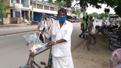 ಗಂಗಾವತಿ: ಸೈಕಲ್ ಏರಿ ಕೊರೋನಾ ಜಾಗೃತಿಗೆ ಮುಂದಾದ ವೃದ್ಧ ದಂಪತಿ