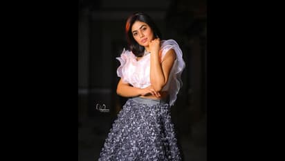 வெள்ளை உடையில் தேவதை போல் மிளிரும் பூர்ணா! செம்ம கியூட் போட்டோ ஷூட்!